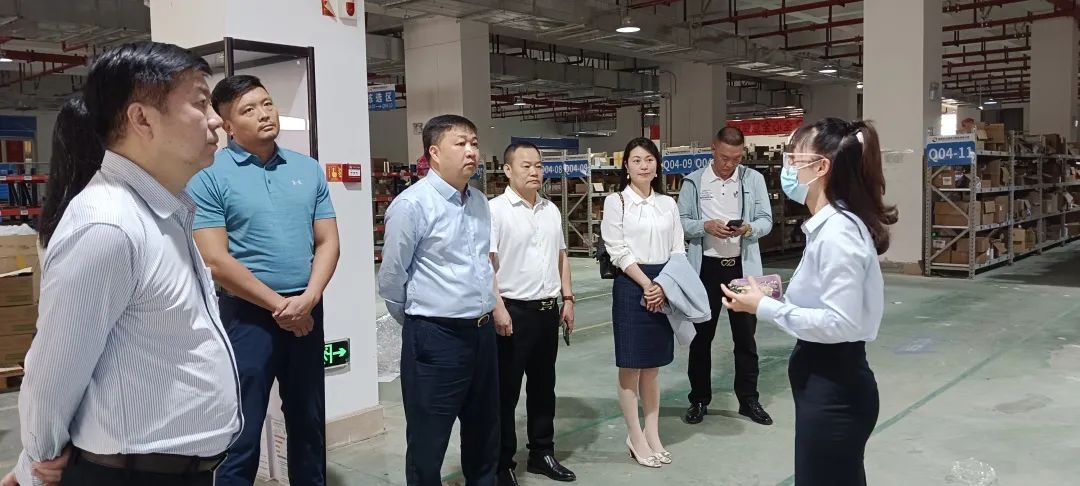 市商务局率队赴福建开展Z6·尊龙电商考察交流(图4)