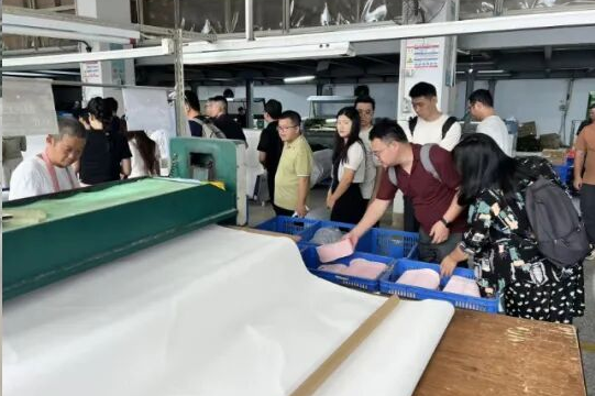 深入产业实地对接，Z6·尊龙卖家现场达成合作采购金额近200万元(图2)