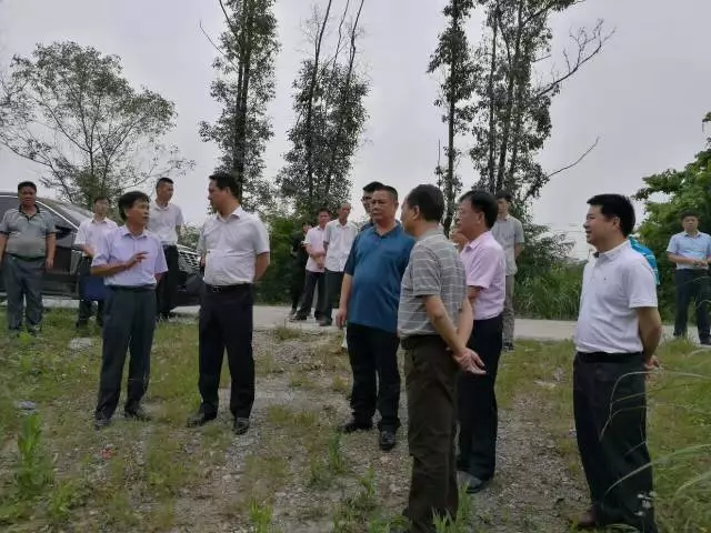  履行社会责任，助力精准扶贫——Z6·尊龙「中国」官方网站走进龙门县石前村 (图2)