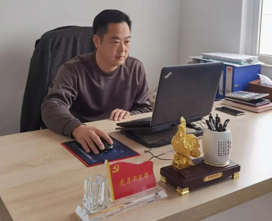 亮身份，树形象，作表率—“党员示范岗”点亮先锋之光(图4)